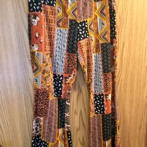 No Boundaries flare leg pants